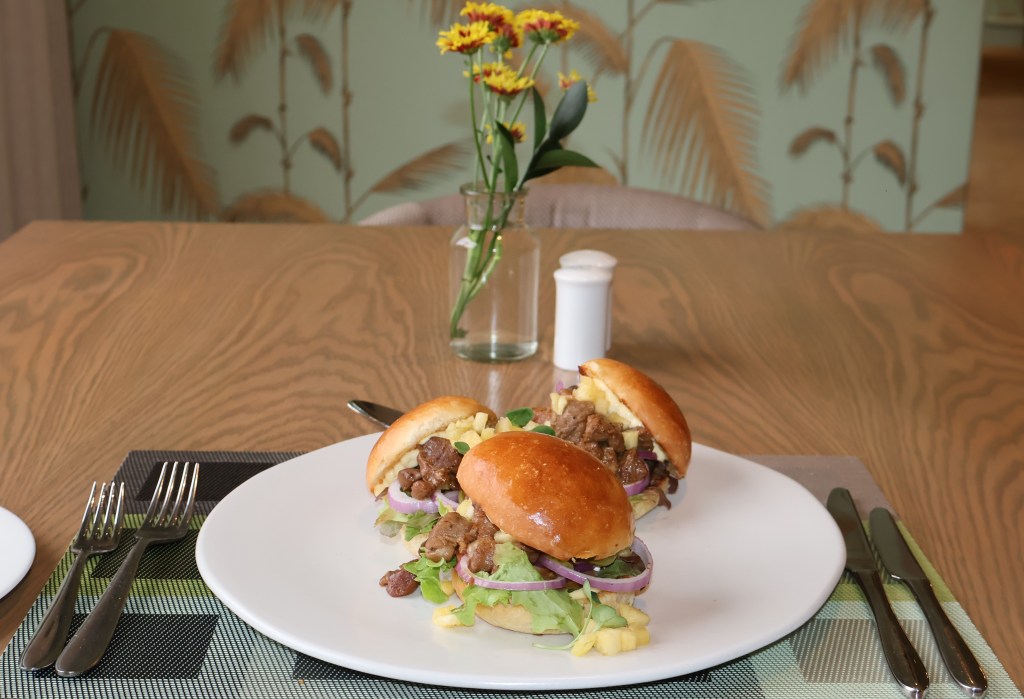Mini Asian Lamb Burgers with Diced Pineapple & Coriander&nbsp;Yoghurt